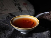 2008年的老班章普洱茶餅生茶缺了一塊值錢嗎？